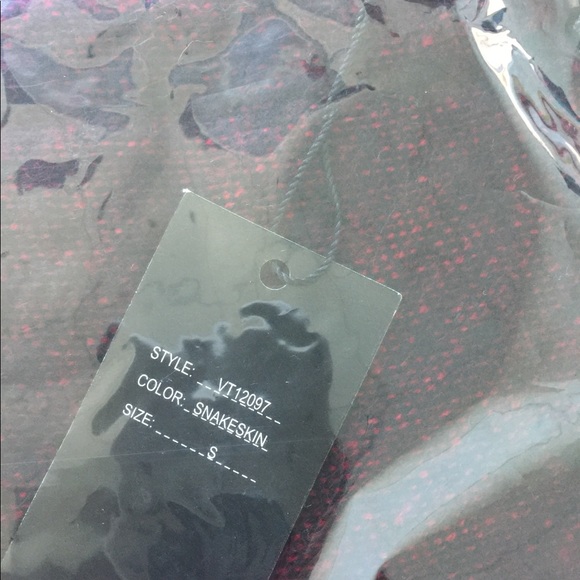 🍭NWT VERTIGO Pattern Tassel Poncho Shawl Cape 🍬 - Picture 7 of 7